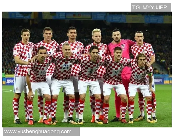 从贫困到荣耀：足球巨星们的成长历程与奋斗之路