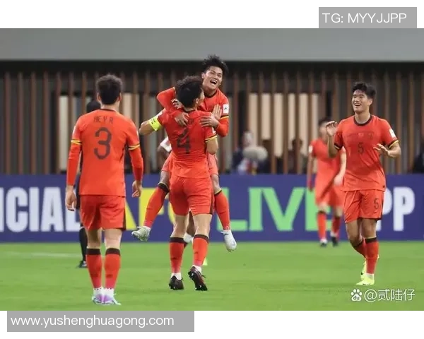 国足球星比赛中遭遇严重断腿意外全场震惊队友泪洒赛场引发全民关注