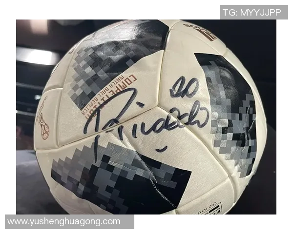 足球明星卡片实物全景展示收藏大全尽享经典与稀有之美