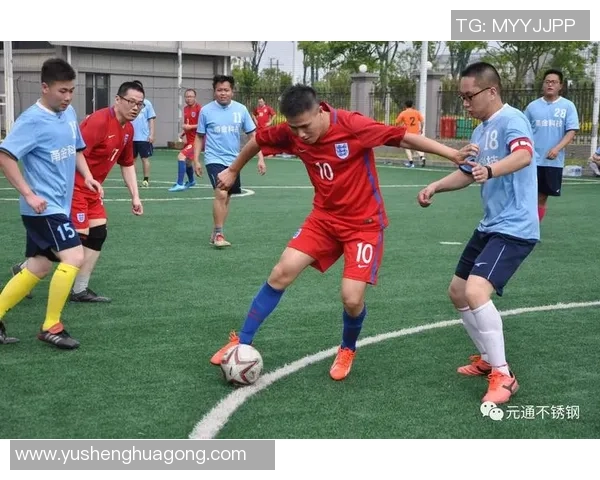 足球球场聚焦巨星闪耀激情绿茵追逐梦想燃动青春