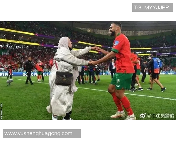 足球球星变身奶爸温情日常展现赛场外不一样的精彩人生