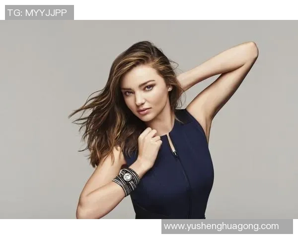 足球超模球星：当运动与时尚相遇，赛场外的光芒与魅力解析